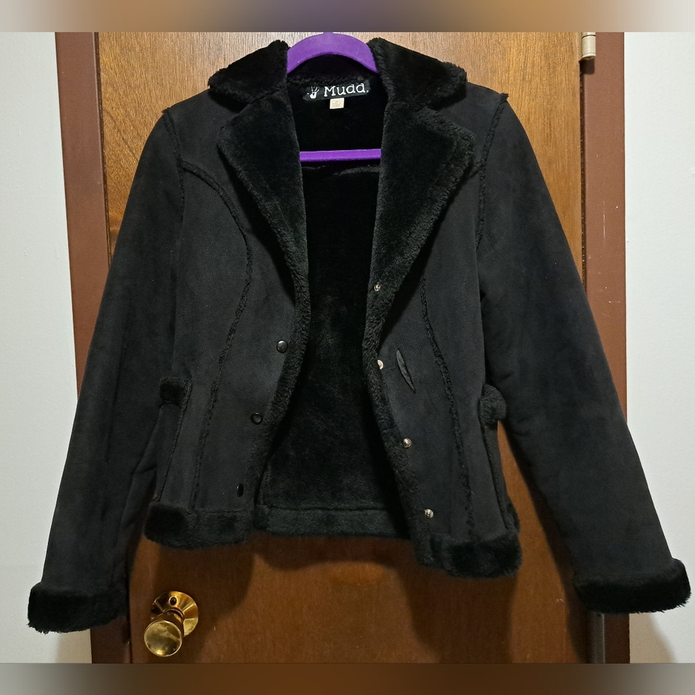 90's vintage Mudd faux suede and fur/sherpa coat. Near Perfect, has small tear.